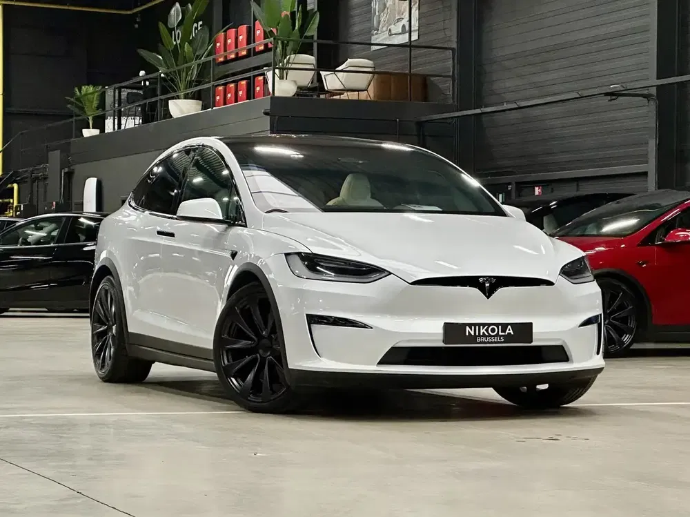 Tesla Model X - 0