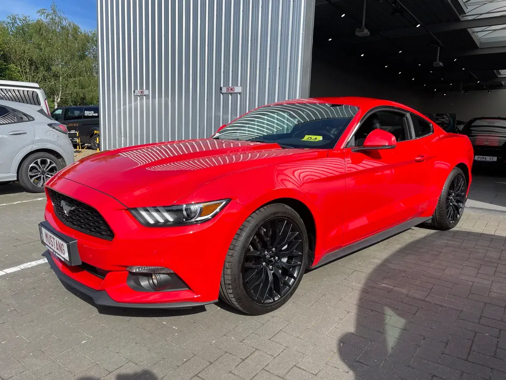 Ford Mustang - 0