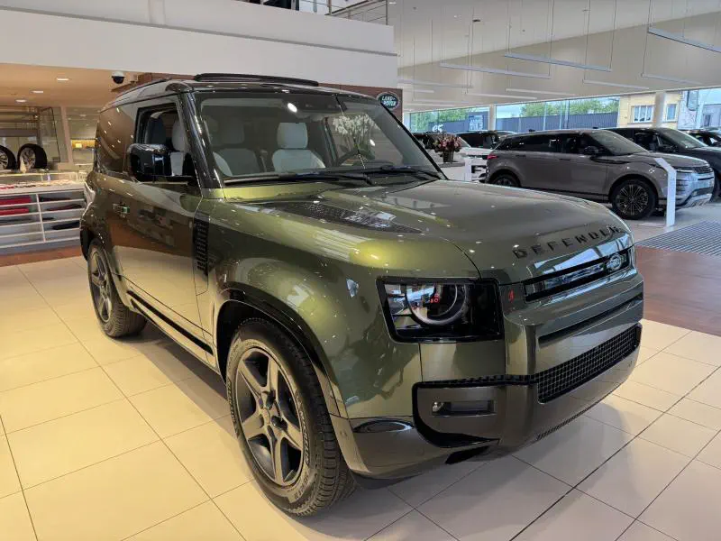 Land Rover Defender - 0
