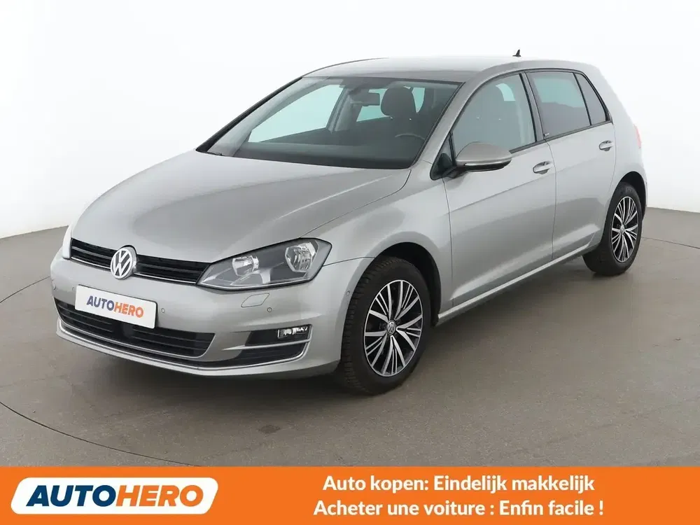 Volkswagen Golf - 0
