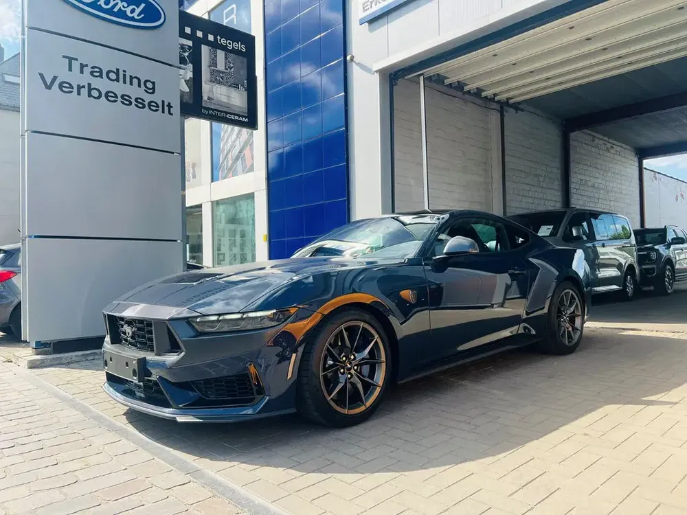 Ford Mustang - 0