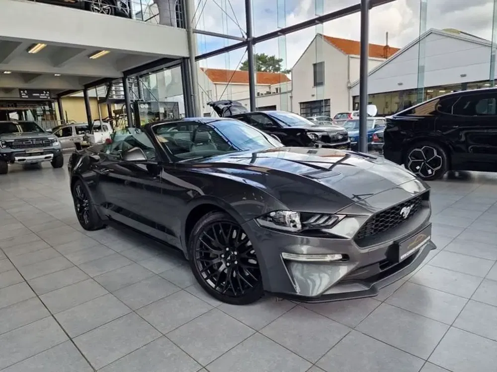 Ford Mustang - 0