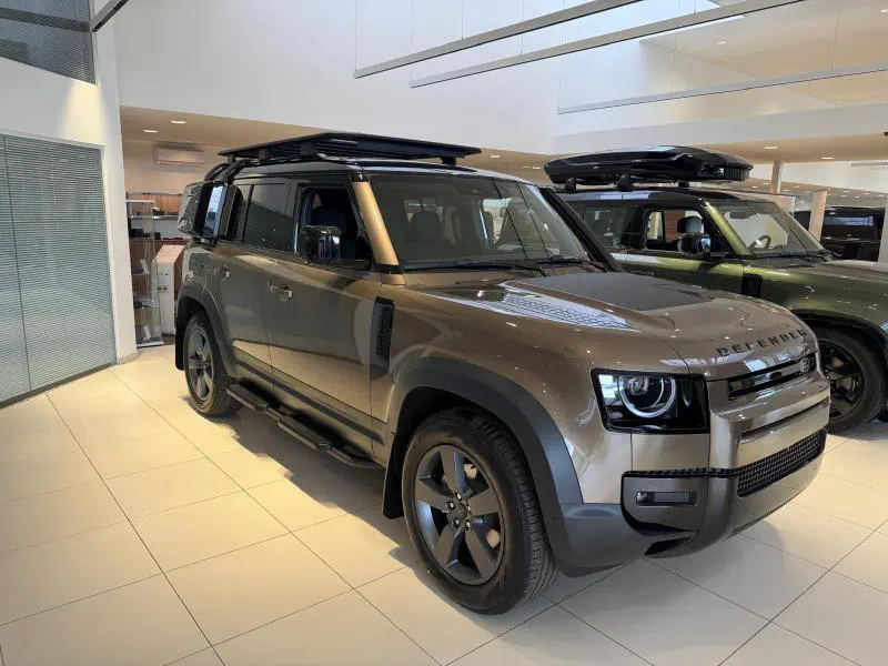 Land Rover Defender - 0