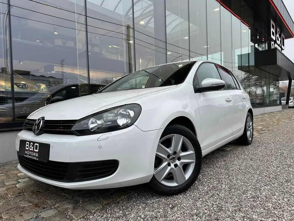 Volkswagen Golf - 0