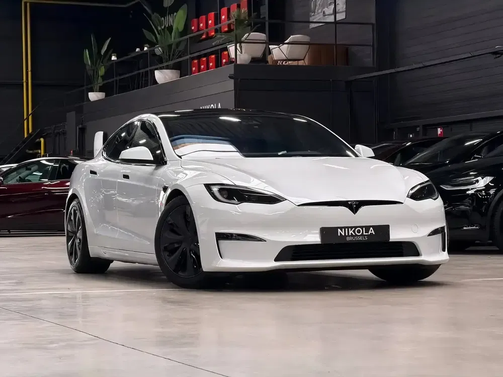 Tesla Model S - 0