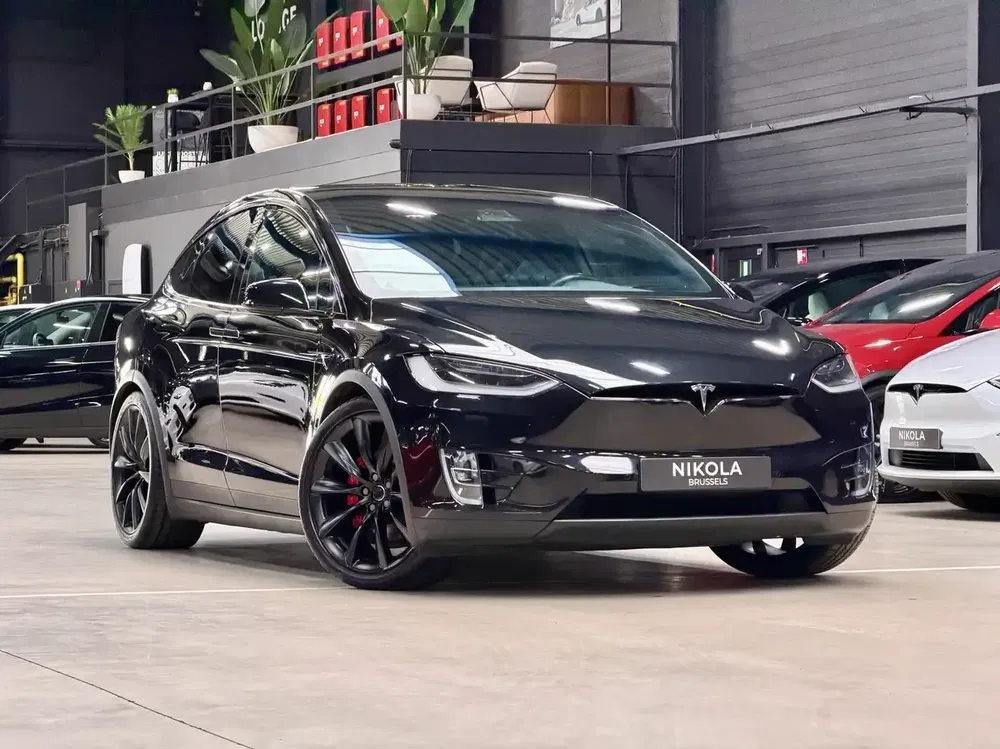 Tesla Model X - 0
