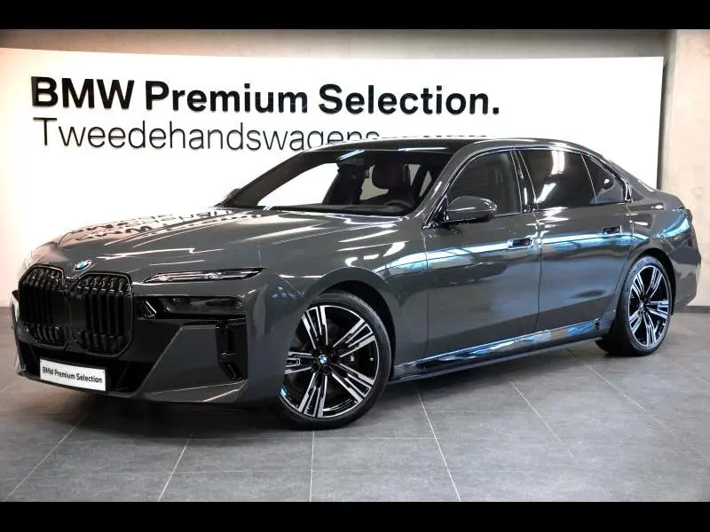 BMW i7 - 0