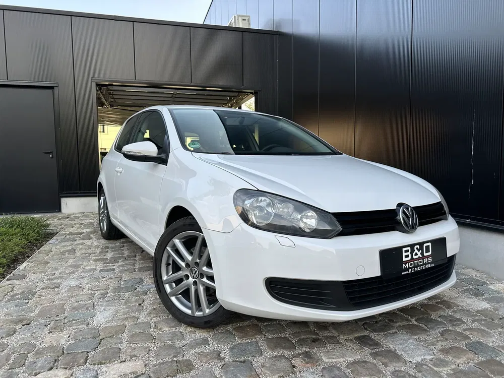Volkswagen Golf - 0
