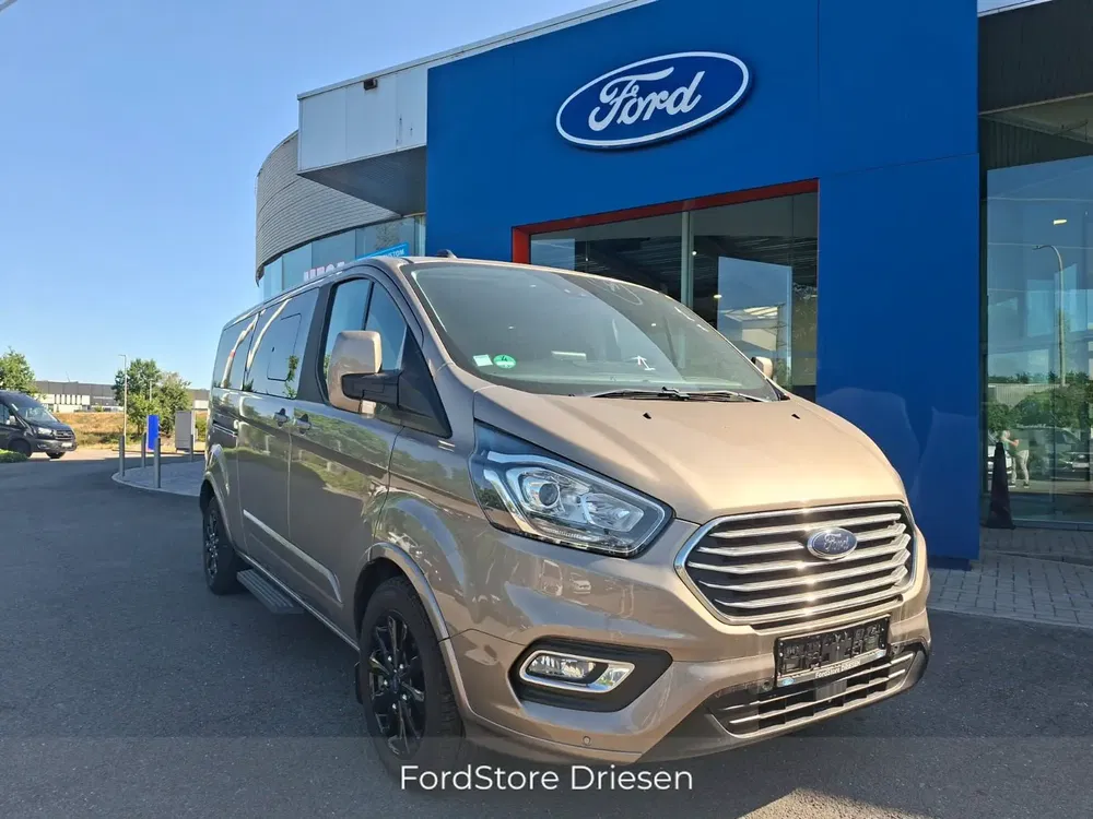 Ford Tourneo Custom - 0