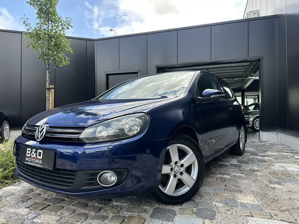 Volkswagen Golf - 0