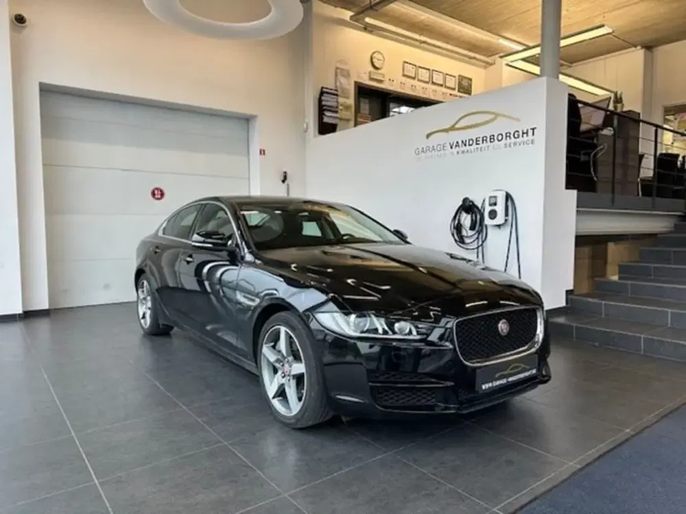 Jaguar XE - 0