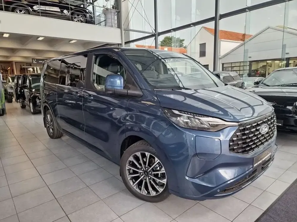 Ford Tourneo Custom - 0