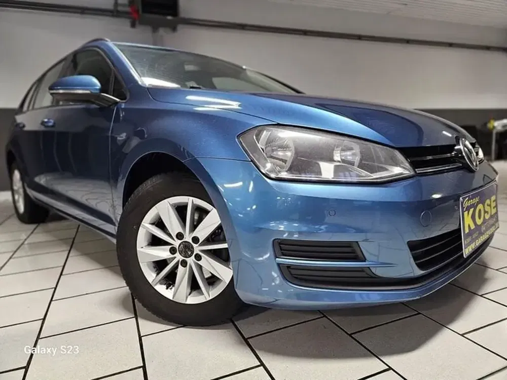 Volkswagen Golf - 0