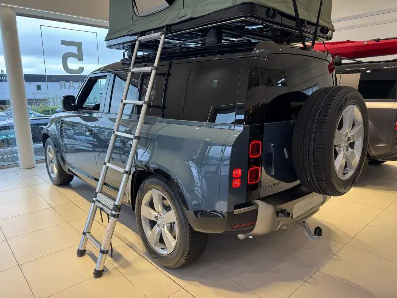 Land Rover Defender - 0