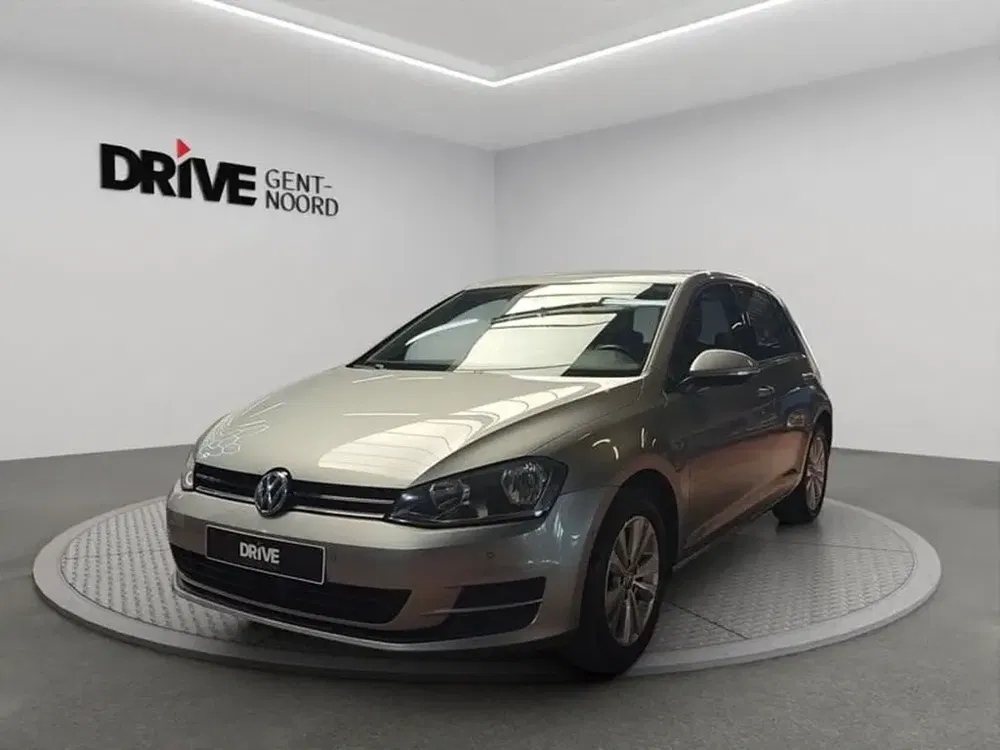 Volkswagen Golf - 0