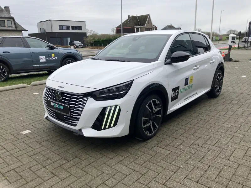 Peugeot 208 - 0