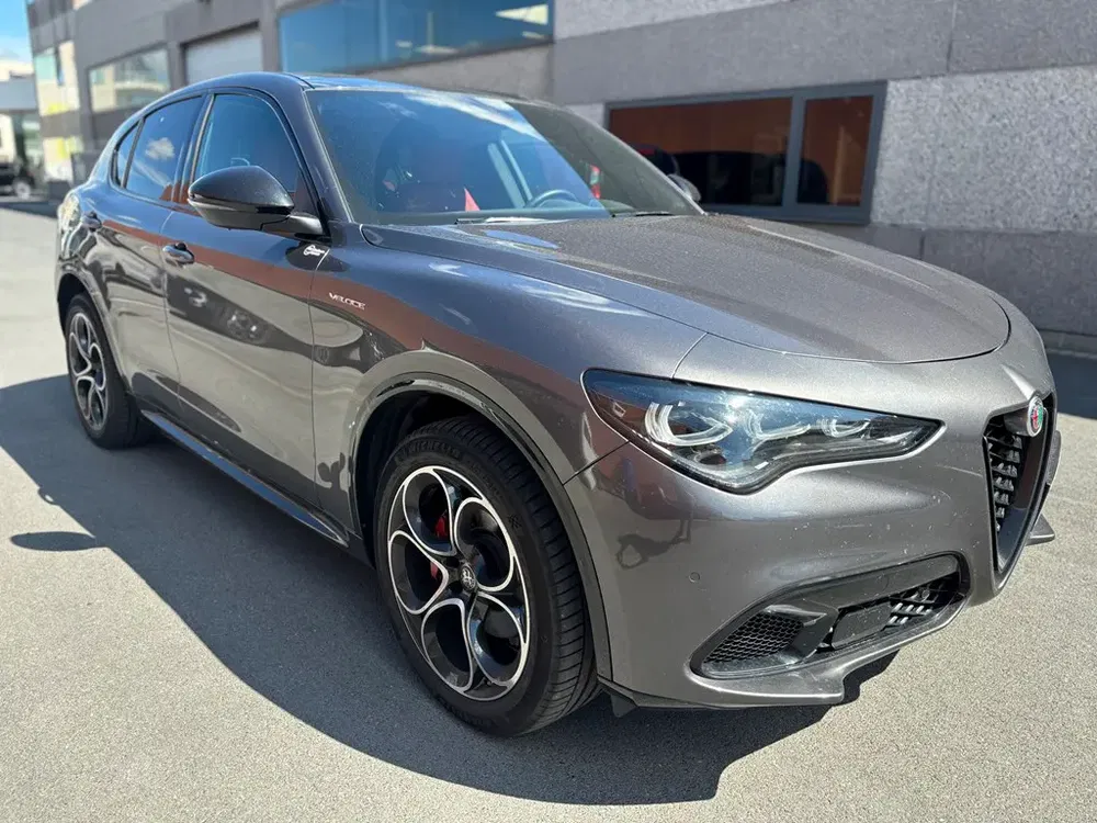 Alfa Romeo Stelvio - 0