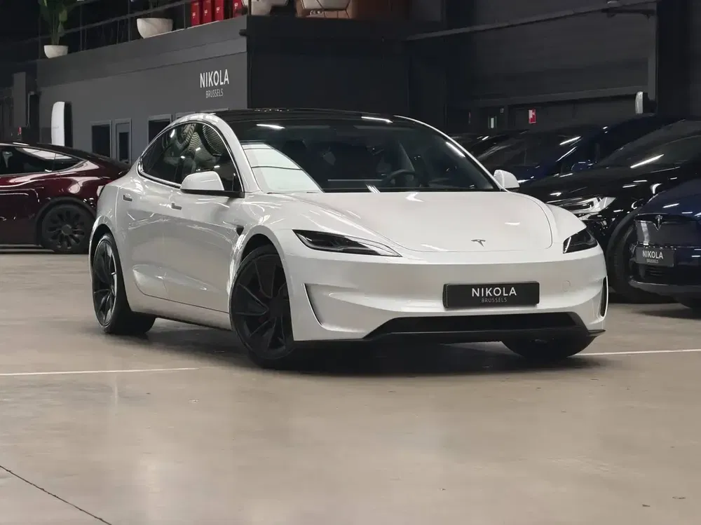 Tesla Model 3 - 0