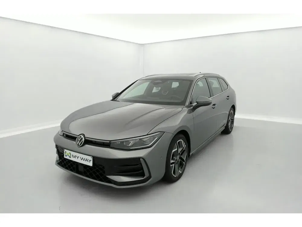 Volkswagen Passat - 0