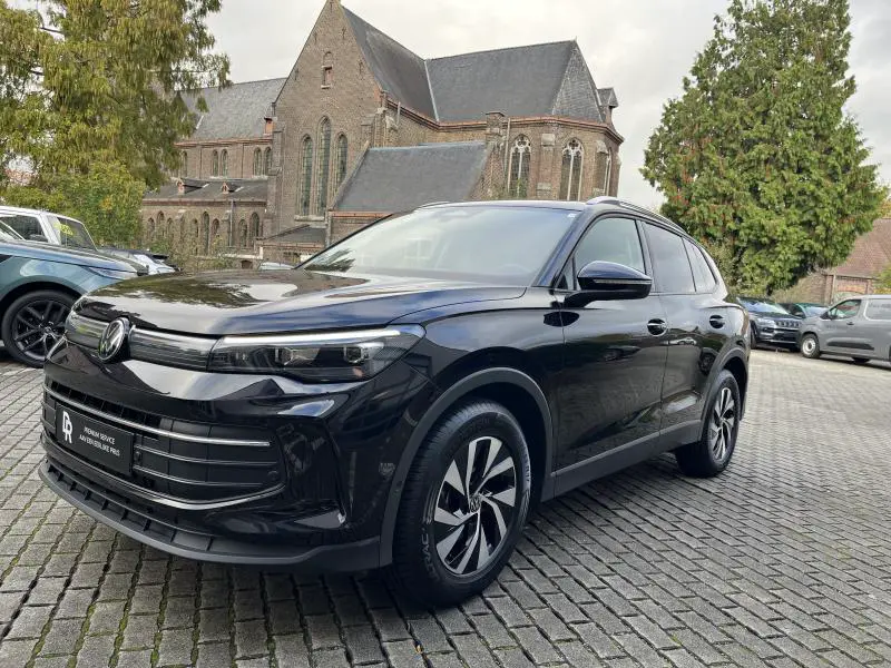 Volkswagen Tiguan - 0