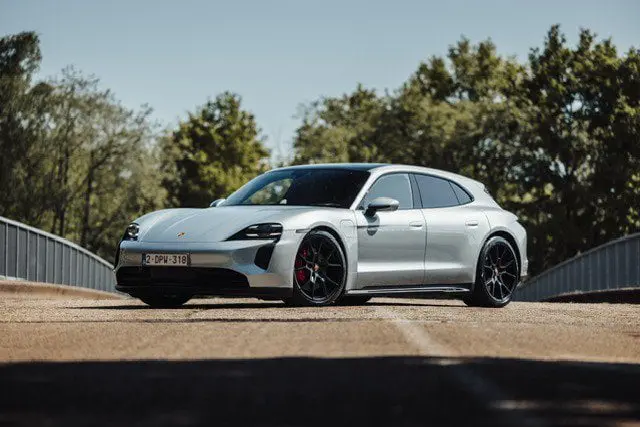Porsche Taycan - 0