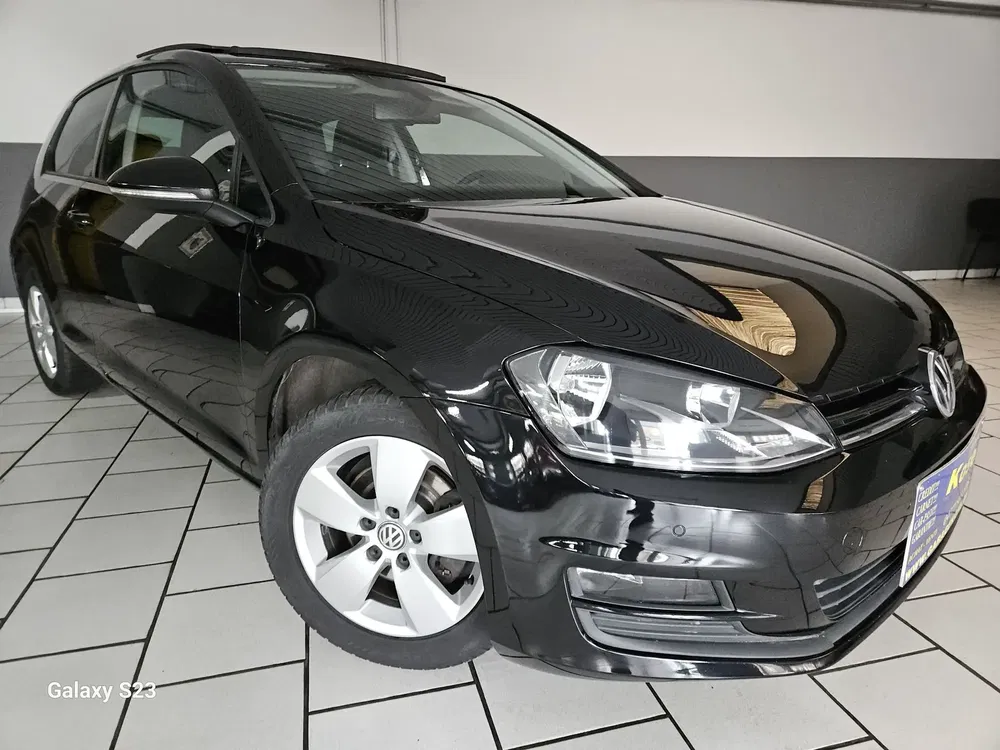 Volkswagen Golf - 0
