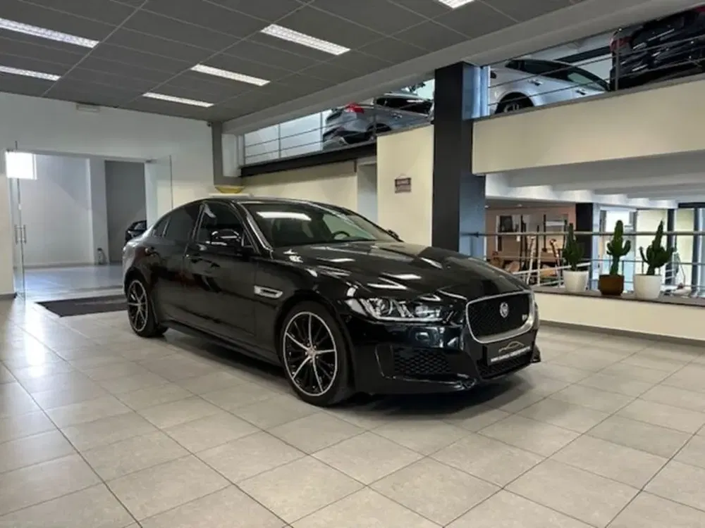 Jaguar XE - 0