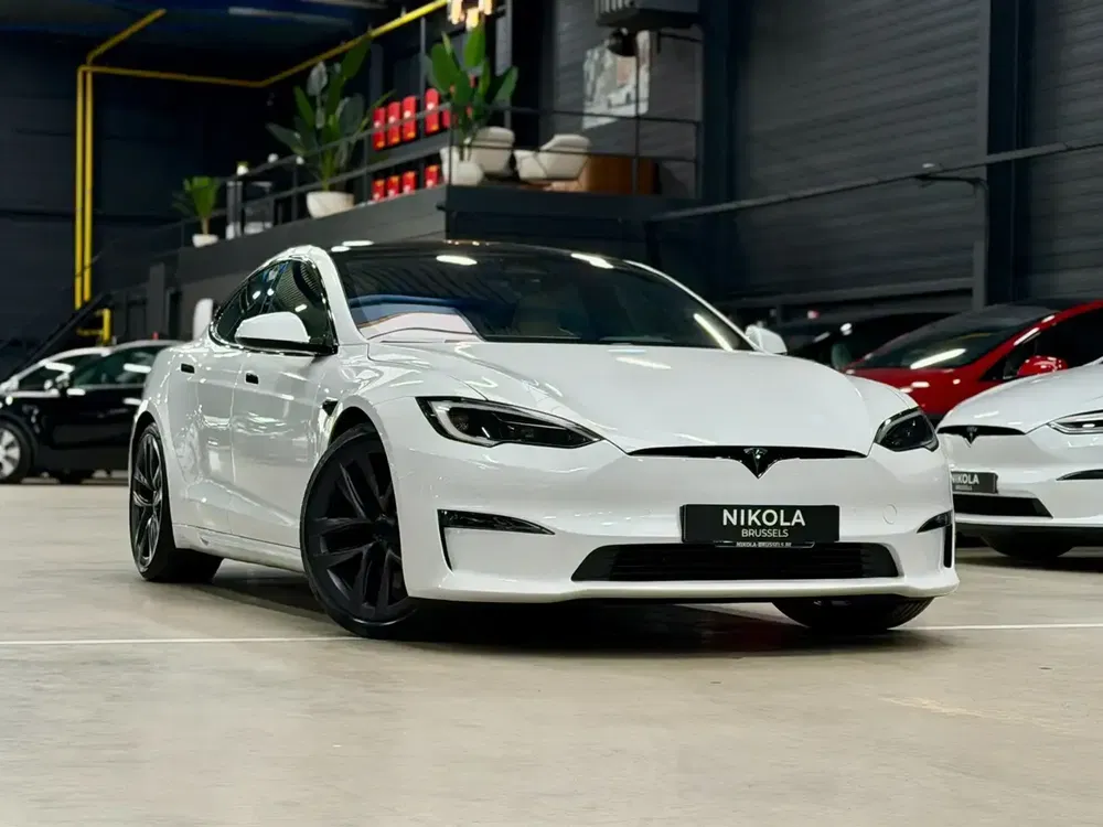 Tesla Model S - 0