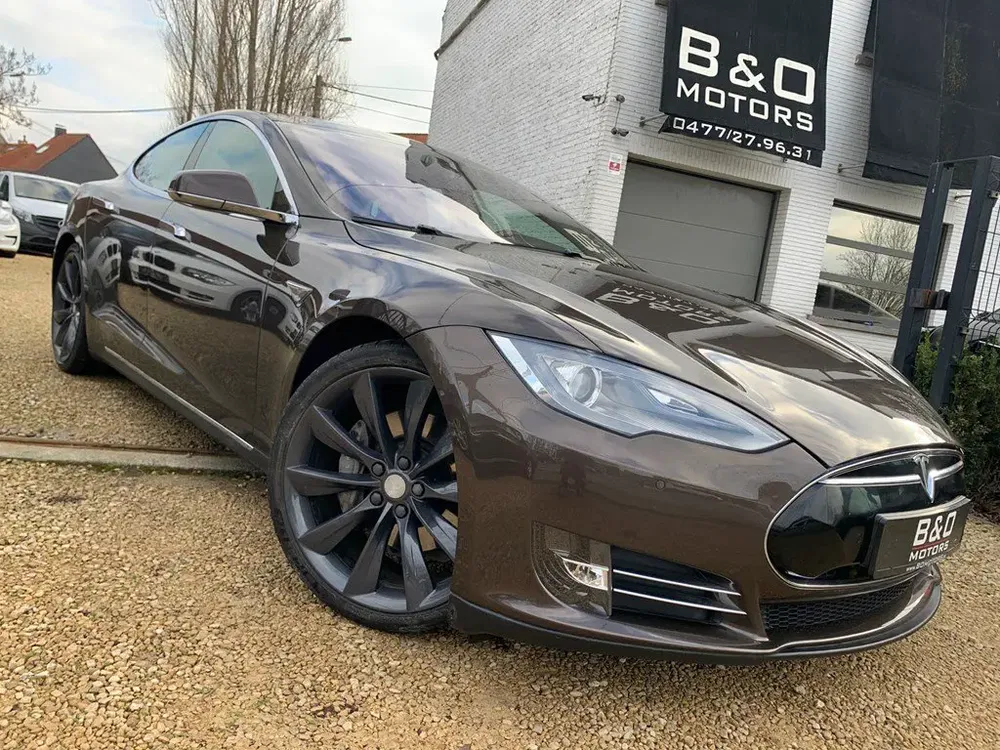 Tesla Model S - 0