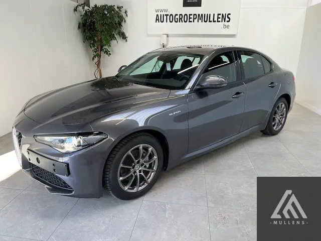 Alfa Romeo Giulia - 0