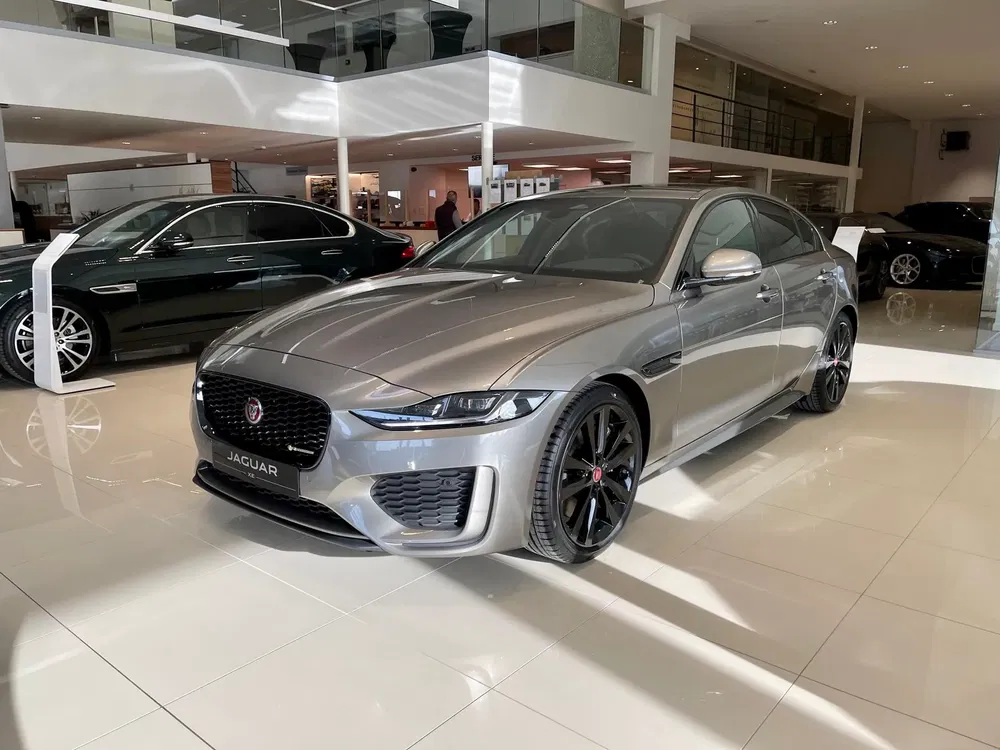 Jaguar XE - 0
