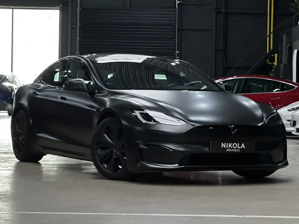Tesla Model S - 0