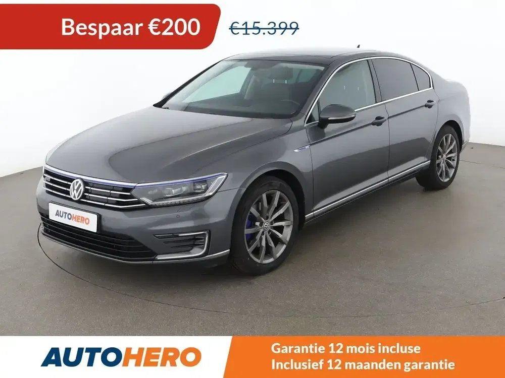 Volkswagen Passat - 0