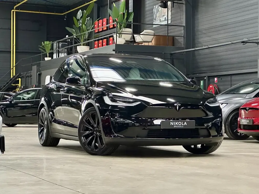 Tesla Model X - 0
