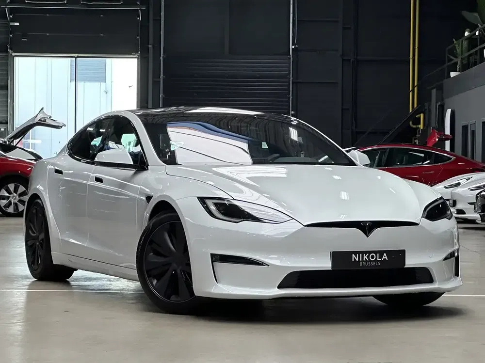 Tesla Model S - 0