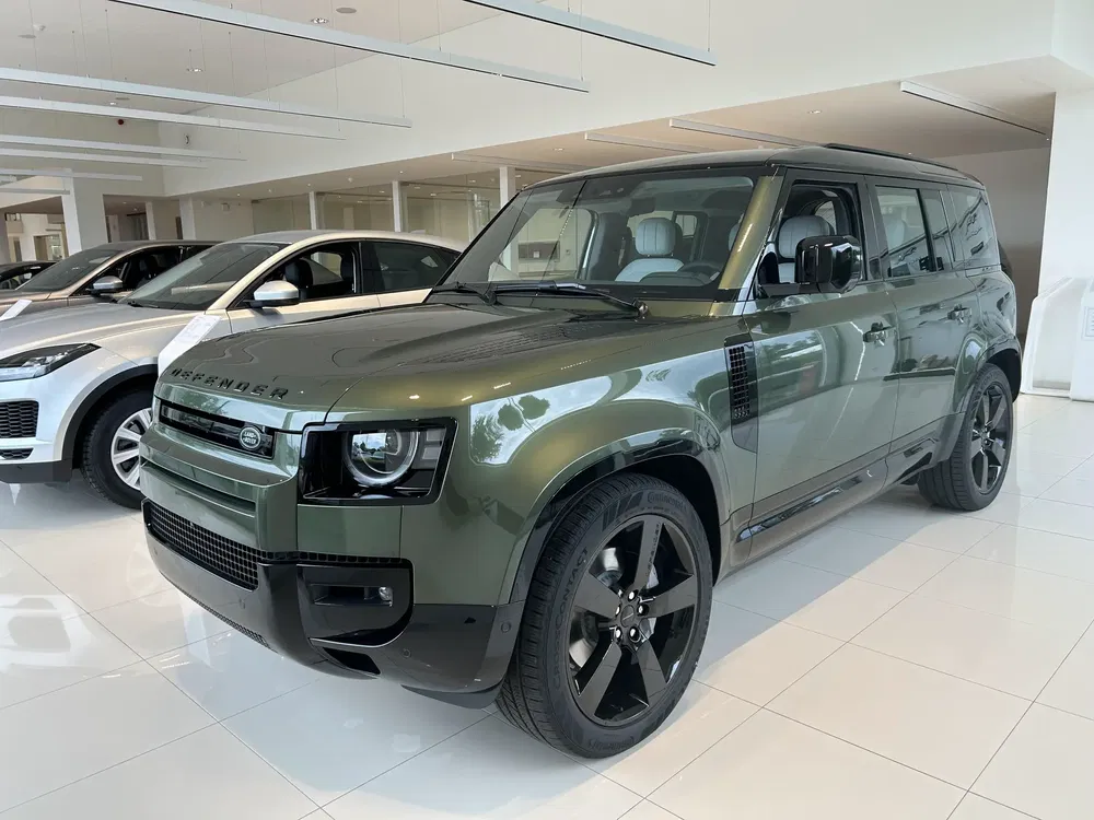 Land Rover Defender - 0