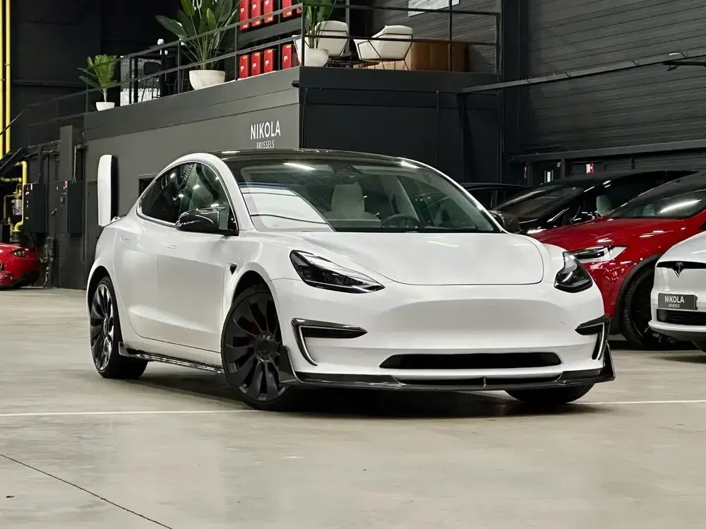 Tesla Model 3 - 0