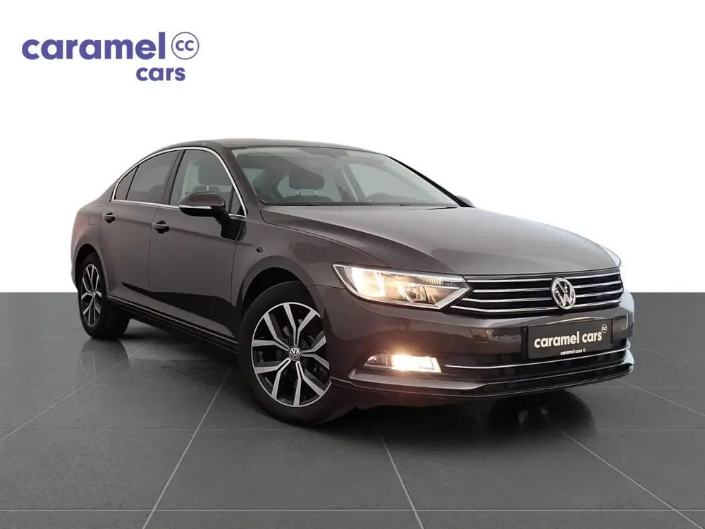 Volkswagen Passat - 0