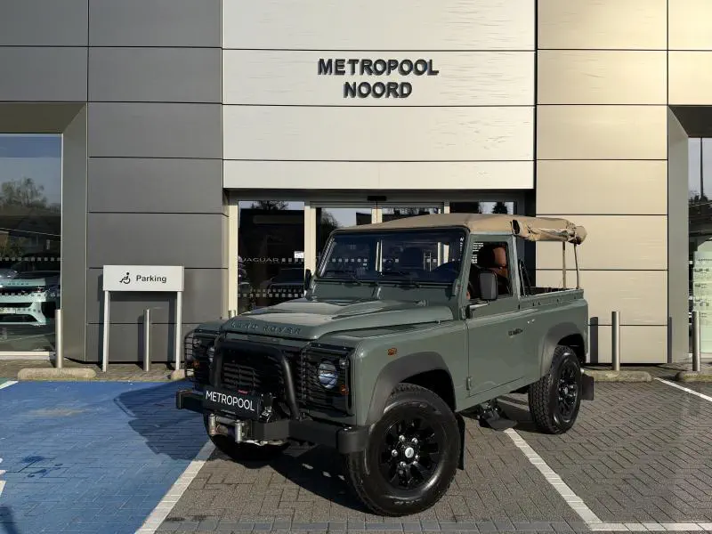 Land Rover Defender - 0