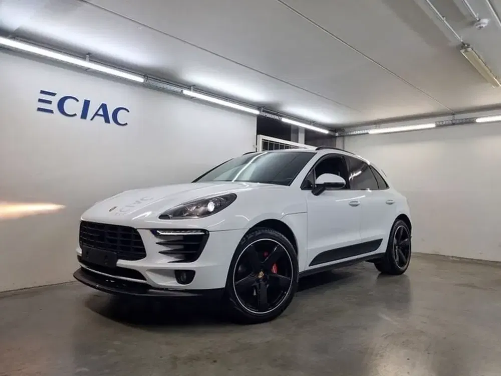Porsche Macan - 0