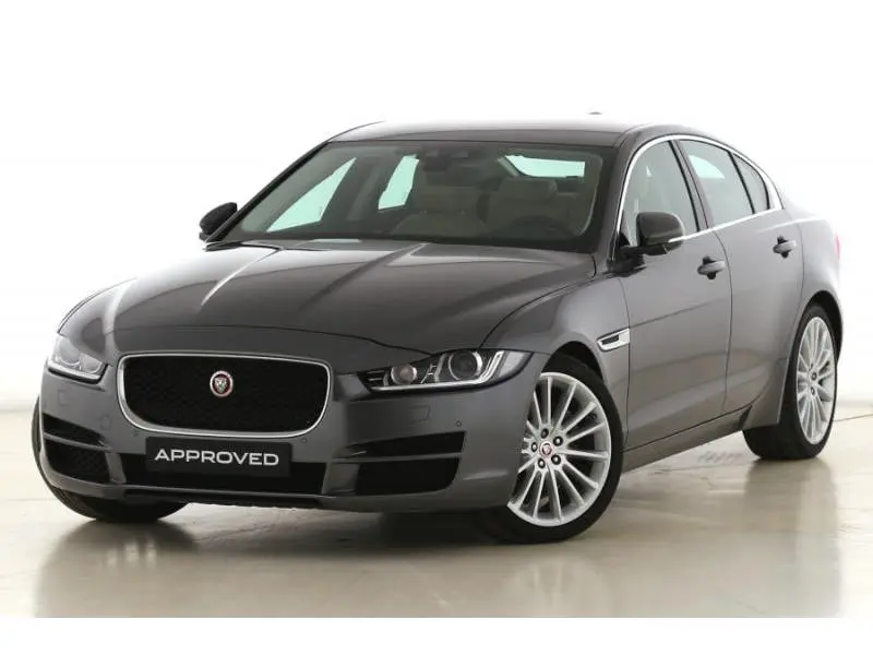 Jaguar XE - 0