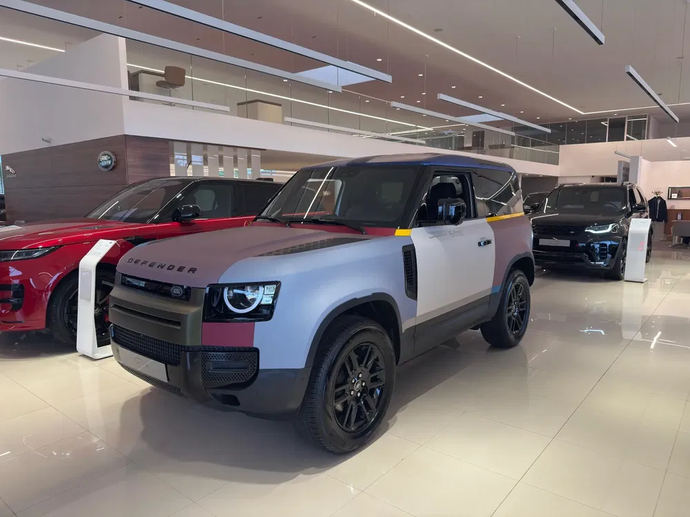 Land Rover Defender - 0