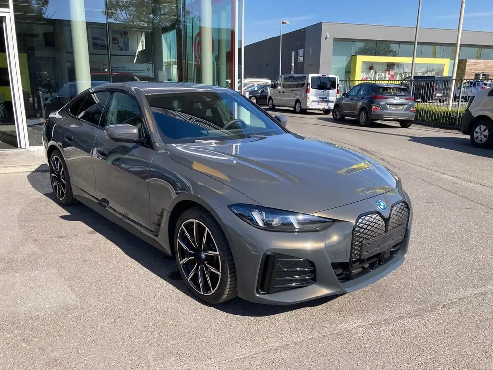 BMW i4 - 0