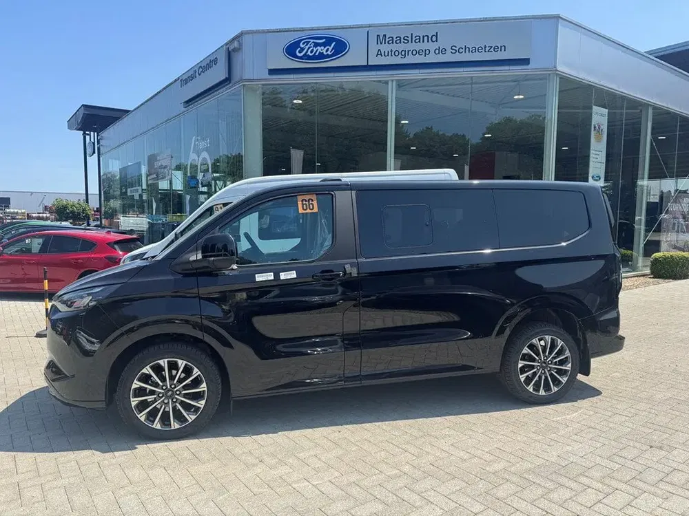 Ford Tourneo Custom - 0