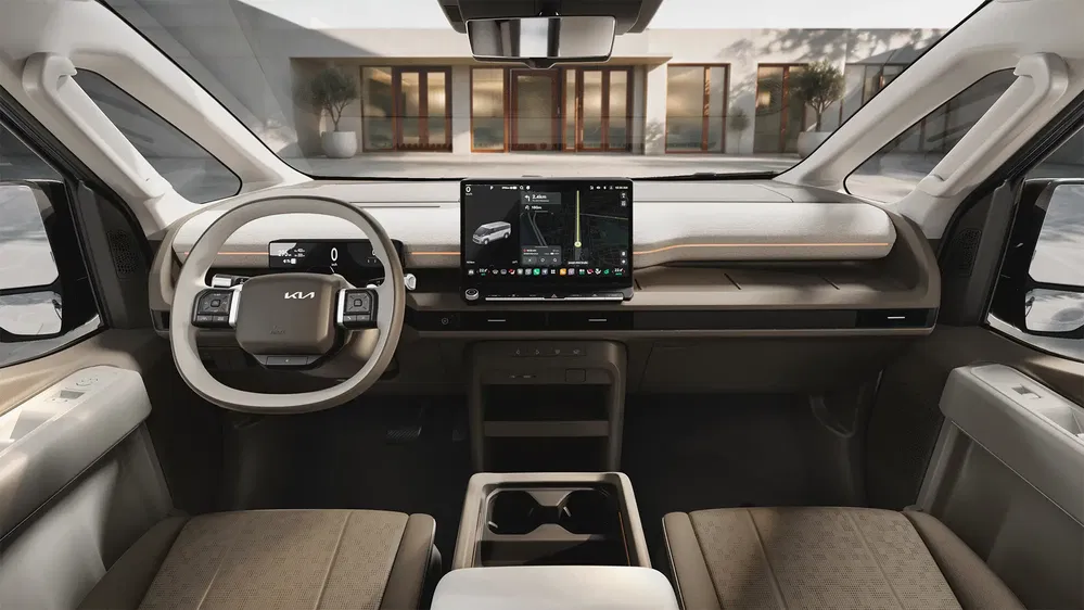 Intérieur moderne du Kia EV9 avec écran tactile et volant multifonction.