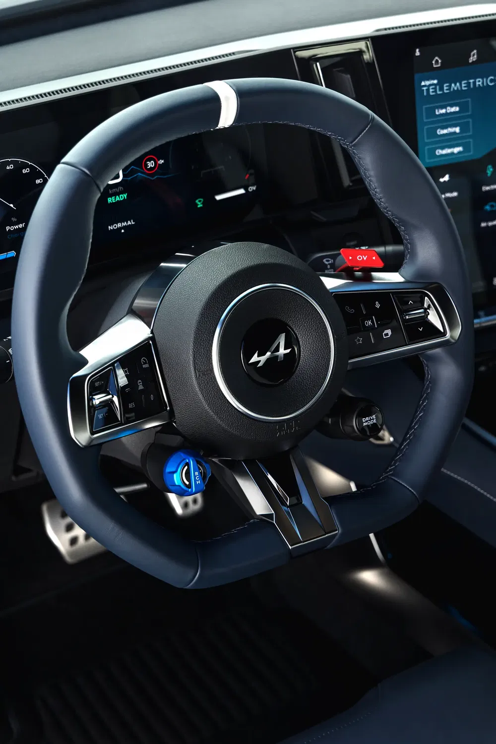 Volant Alpine moderne avec tableau de bord numérique, design sportif et boutons multifonctions.