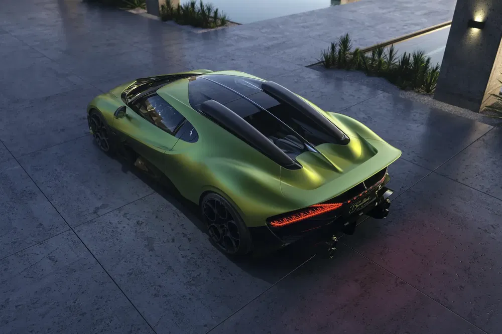 Voiture de sport Lamborghini verte, design futuriste, garée sur un parvis moderne en béton.