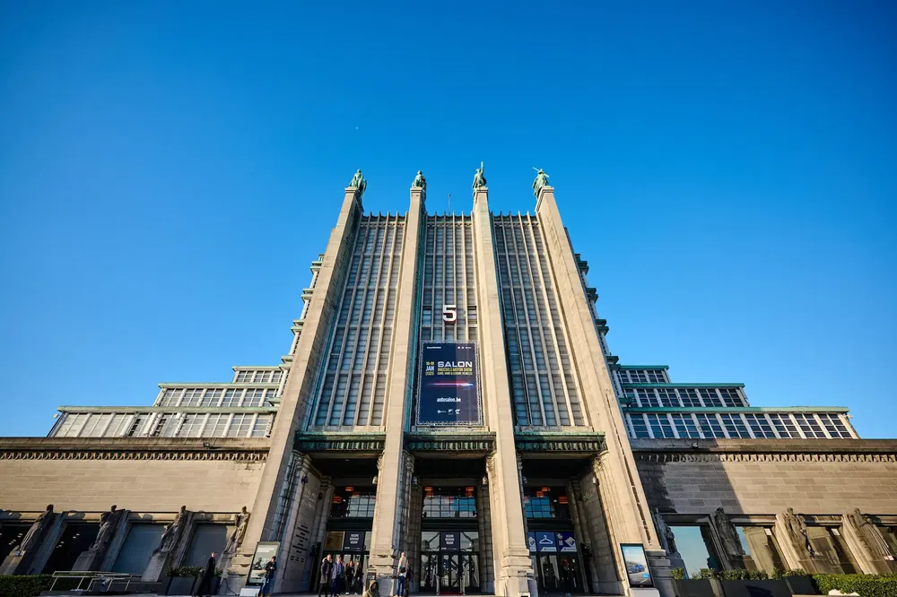 Voorgevel van Paleis 5 in Brussel, belangrijke locatie voor het Autosalon van Brussel.