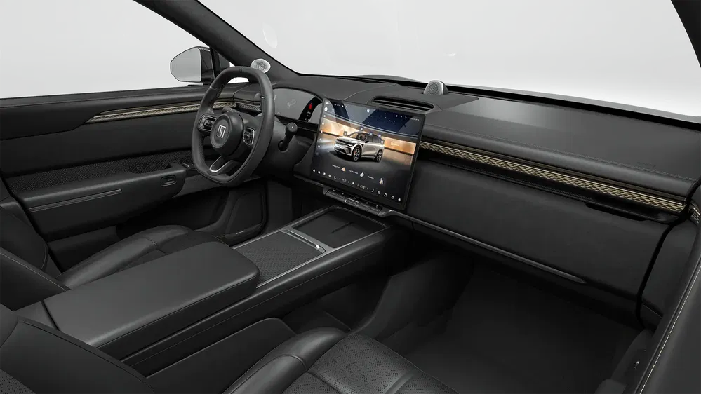 Intérieur de la Polestar 3, tableau de bord moderne avec grand écran tactile intégré.