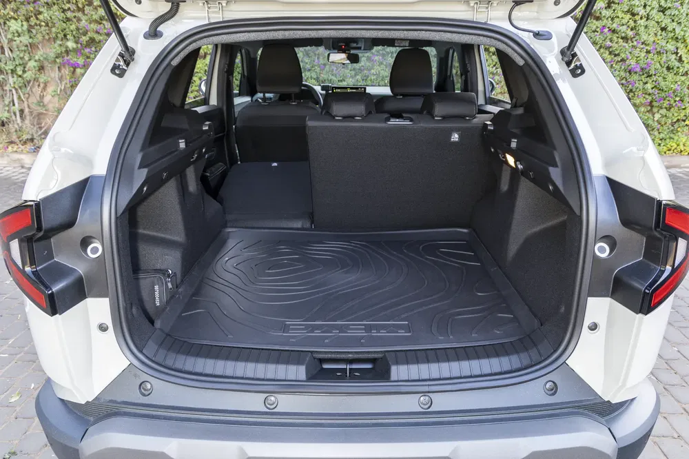 Ruime kofferbak van de Chevrolet Groove SUV, achterstoelen neergeklapt voor extra ruimte.
